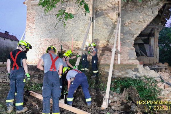Chříčí se během jednoho večera prohnala voda třikrát. Lijáky poškodily silnice i stodoly