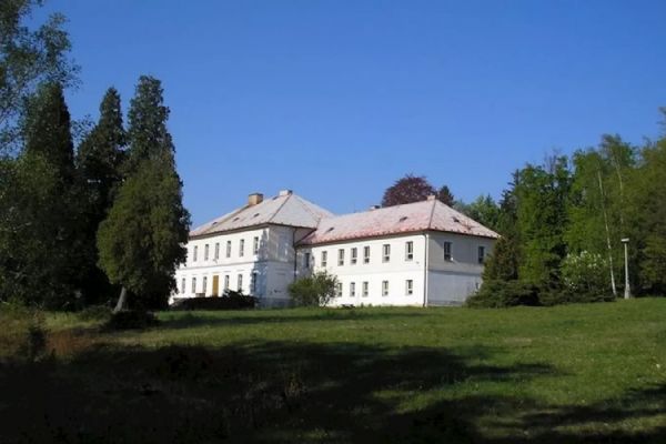 Empírový zámek Březina se po letech otevře veřejnosti. Pouze na jediný den