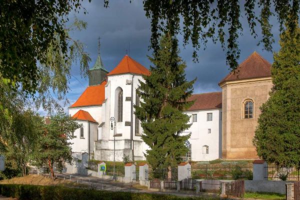 Gotický kostel sv. Jana Křtitele v Jindřichově Hradci nabídne od 3. července noční prohlídky s výstupem na věž