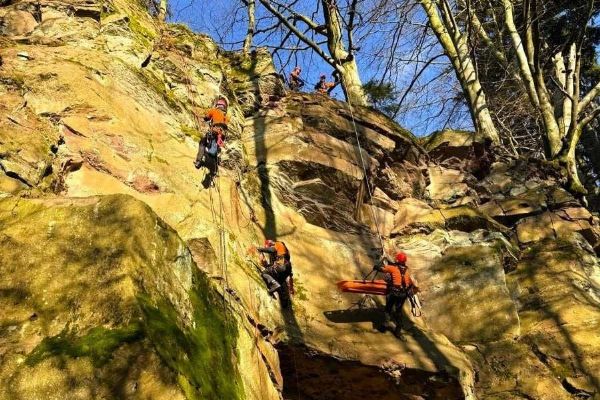 Hasiči z Jindřichohradecka trénovali zásahy ve výškách, hloubkách i stísněných prostorech