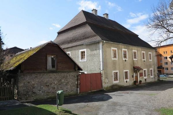 Historická fara v Železné Rudě má budoucnost. Město ji získá na třicet let