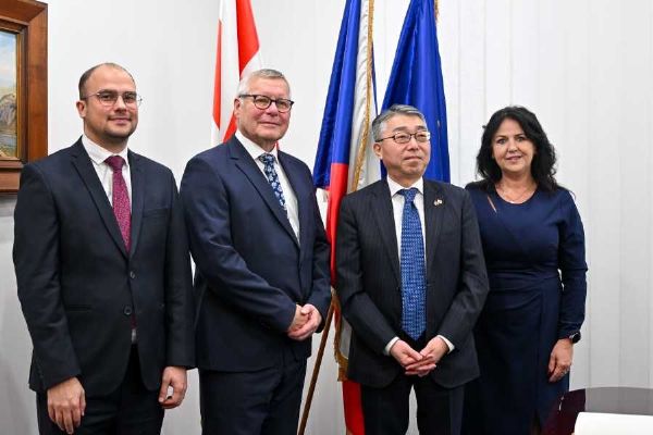 Japonský velvyslanec v Ústí nad Labem jednal o vysokorychlostní trati a investicích