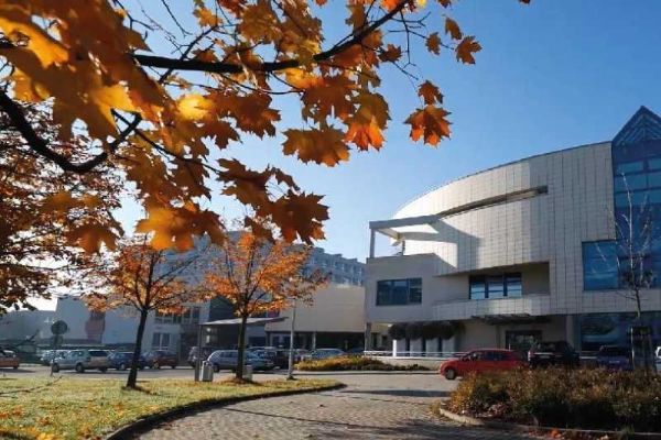 Jihlavská nemocnice: Nový pavilon a parkovací dům pro lepší péči