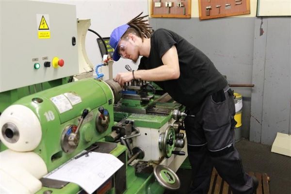 Lopour vítězí v KOVO JUNIOR, Drnovec postupuje do finále