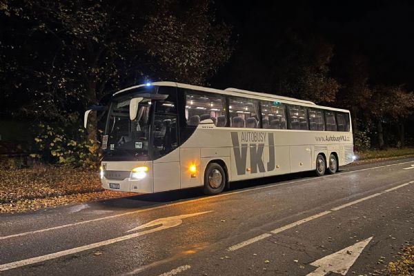 Mezi Plzní a Karlovými Vary začaly jezdit přímé autobusy pro studenty