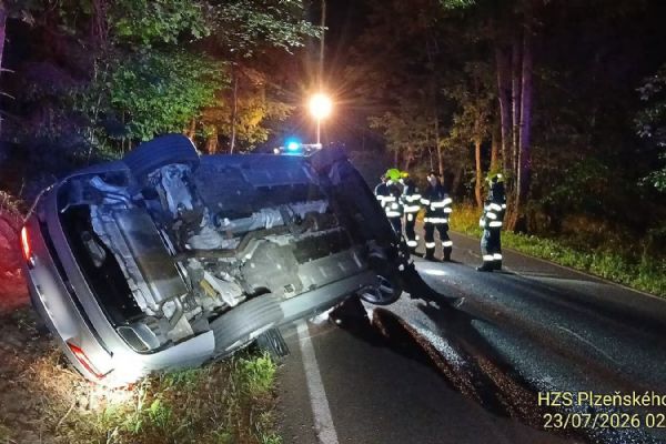 Mikrospánek poslal řidiče s Volvem do příkopu, pomoc přivolal systém eCall