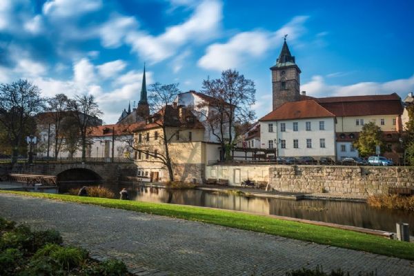 Mlýnská strouha se dočká opravy. Plzeň dá první miliony na zdi v havarijním stavu