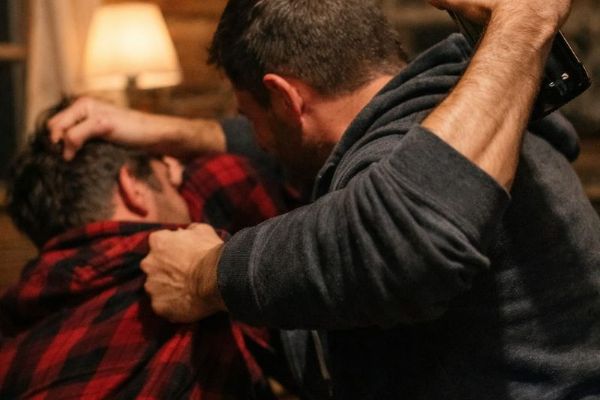 Muž v Sušici skončil s těžkým zraněním po útoku lahví. Policie prověřuje dvě osoby