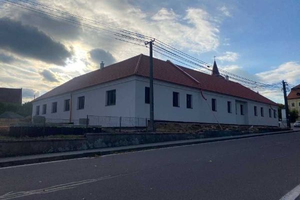 Myslibořice otevřely Farní dům sv. Anežky, domov zde najde 17 lidí