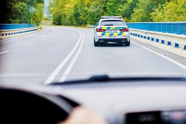 Na Náchodsku zastavili řidiče se zákazem řízení. Nadýchal přes 2,5 promile