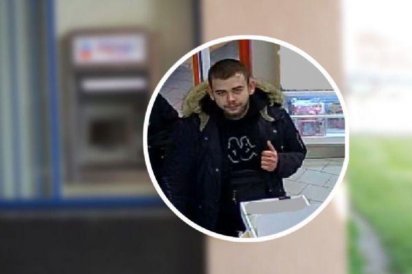 Našel kartu ve vlaku a začal s ní platit. Policie hledá muže z nákupů v Plané