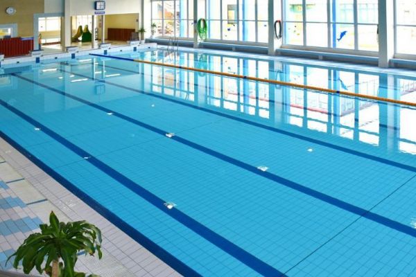 Neratovice připravují rekonstrukci městského bazénu, výběr projektanta budou muset zopakovat