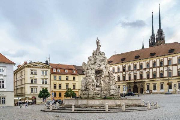 Pestrý víkend v Brně: bublinky, historie a festival u řeky
