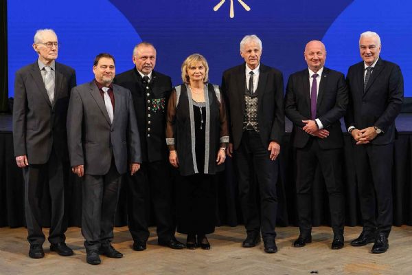 Plzeň ocenila hrdiny, Pařík míří do Dvorany slávy