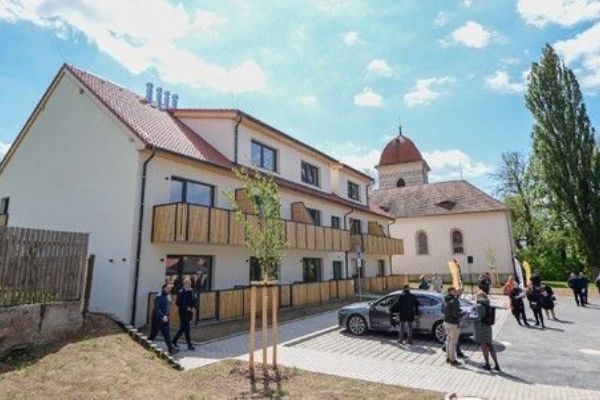 Plzeň postavila v Malesicích nový dům pro lidi v bytové nouzi. Nahradil zchátralý Šuferajn