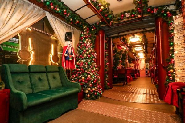 Plzeňská vánoční tramvaj získala stříbro v mezinárodní anketě, zvítězil Miskolc