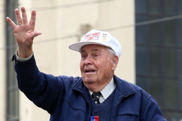 Plzeňský kraj se loučí s Vernonem Schmidtem. Americký veterán se dožil sta let