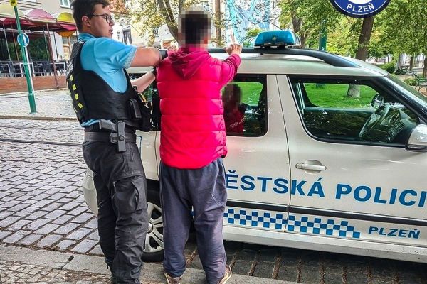 Plzeňští strážníci měli úspěšné dny. Našli mladistvé na útěku i hledané osoby