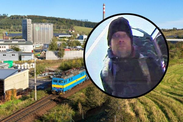 Policie pátrá po muži ze vlaku. V kupé u Plzně měl sexuálně napadnout mladou ženu