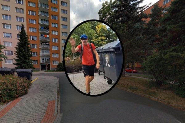 Policie v Plzni hledá muže, který se obnažoval ve Vojanově ulici. Poznáváte ho?