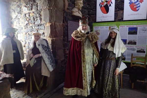 Hrad Radyně zve o víkendu na start sezony s Karlem IV. a novou Radoušovou stezkou