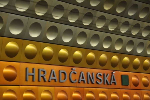 Rekonstrukce metra v Praze: uzavření stanice Hradčanská se posouvá na rok 2027