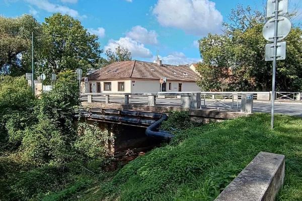 Rekonstrukce mostů uzavře část centra Nymburka do listopadu