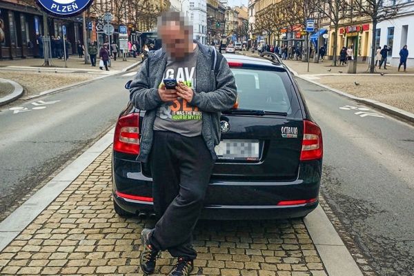 Řidič se zákazem řízení, v zákazu vjezdu, přiznal pervitin