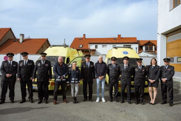 Sanitky po záchranářích najdou nové využití u dobrovolných hasičů