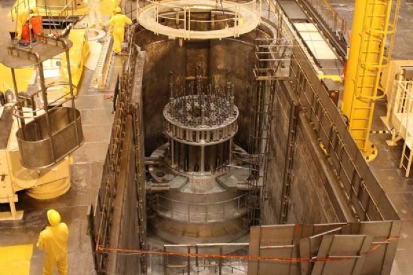 Temelín otevřel reaktor druhého bloku, palivo je vyvezené