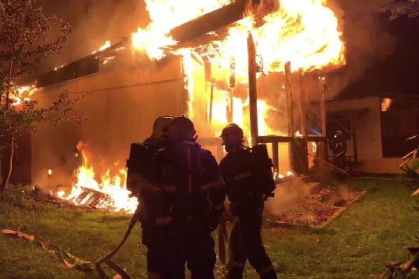 U Hracholusek vyhořela chata, škoda 2 miliony