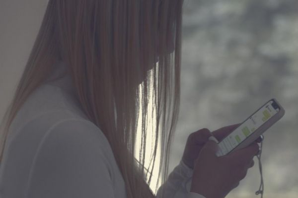 Učitel odsouzen na 2 roky vězení, posílal pornografii a osahával žákyně