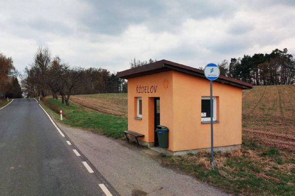 Unesl dívku ze zastávky u Řídelova, muž z „karavanu hrůzy“ zůstává ve vězení