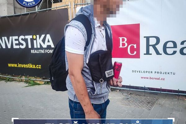 V centru Plzně řešili krádež kondomů za tisíce. Podezřelého poznali podle kamer