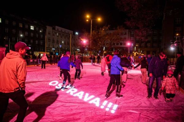 Vánoční Ostrava zve na bezplatné bruslení a krasobruslařskou show