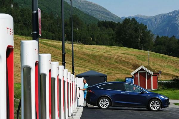 Norsko už elektromobily neřeší, prostě v nich jezdí. Česko zatím zůstává daleko vzadu
