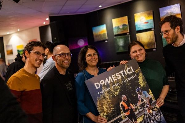 1 000 km pro hospice: osm bývalých pečujících vyráží na benefiční cyklojízdu