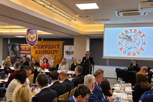 Červený kohout v Budějovicích: hasiči a odborníci řeší prevenci i moderní technologie