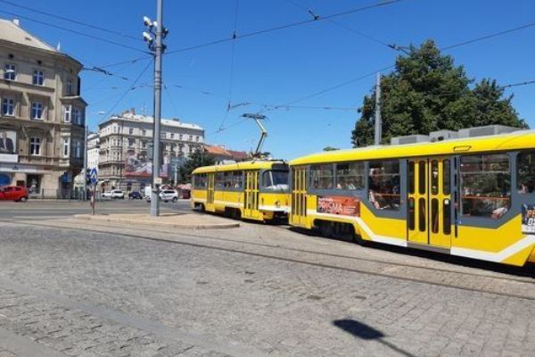 Dnes se mění doprava v centru Plzně. Západní část Náměstí Republiky je pěší zóna