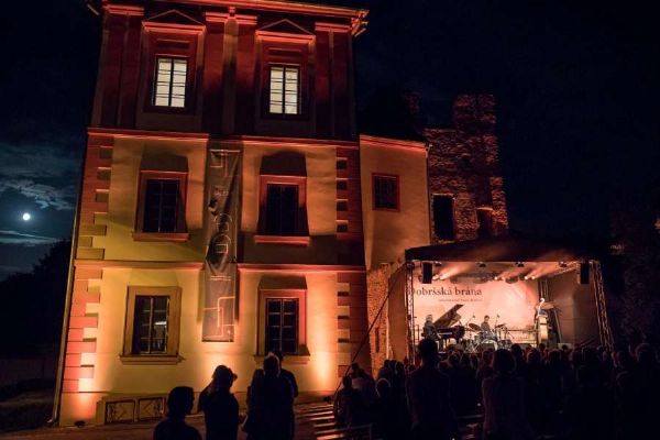 Dobršská brána: Kontrabasové hvězdy na mezinárodním festivalu