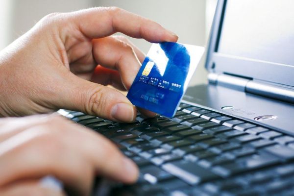 Internetoví podvodníci letos ohrozili přes 10 miliard korun. Banky zachránily většinu peněz