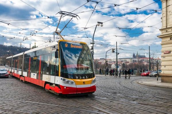 Letos v pražské MHD rekordně přibylo problémových cestujících, z vozů bylo vykázáno přes 14 tisíc lidí