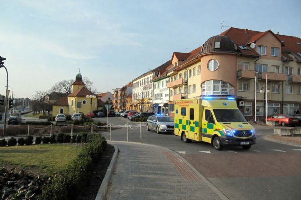 Muž měl brutálně zbít manželku, pomoc přivolaly jejich dcery. Policie řeší pokus o vraždu