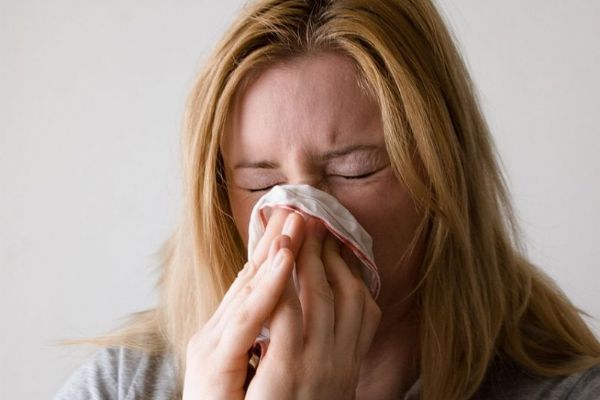 Na Plzeňsku ubývá respiračních infekcí, přibylo ale nemocných seniorů