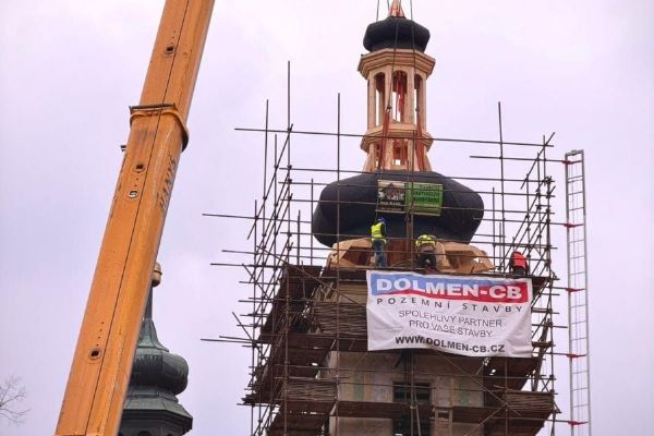Nová kupole se vrátila na věž kostela v Borovanech