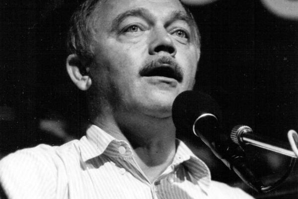 Nový Jičín přejmenuje zastávku Pošta na Karla Kryla