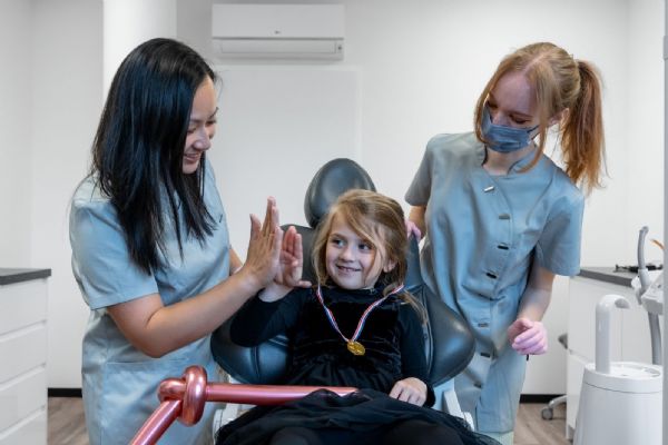 Od ledna budou hrazené bílé plomby hrazeny z veřejného pojištění