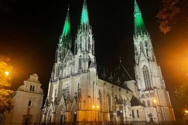 Olomoucká katedrála svatého Václava v novém světle: LED technologie zvýrazňuje její krásu