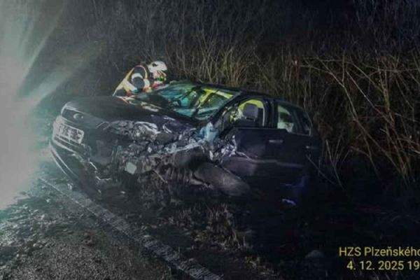 Opilý a zdrogovaný řidič způsobil nehodu u Zadního Chodova