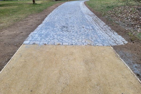 Plzeň vylepšila Borský park. Nejvíce vyšlapaná místa dostala pevnější povrc